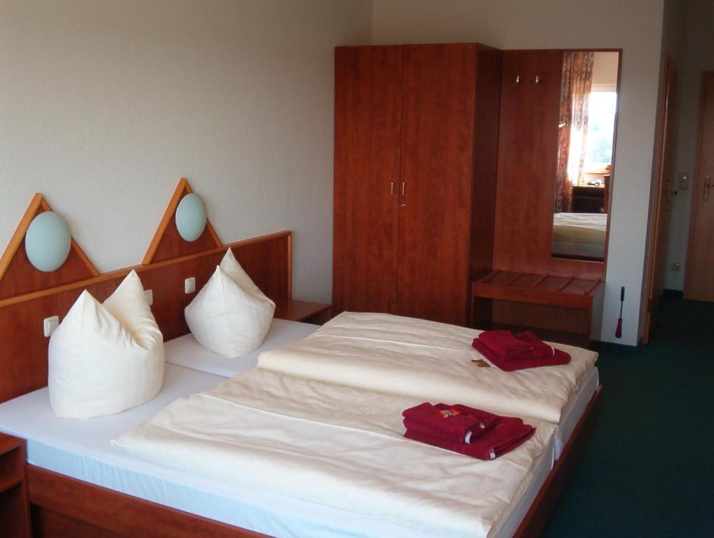 Hotel Und Gasthaus Rammelburg-Blick Friesdorf Room photo